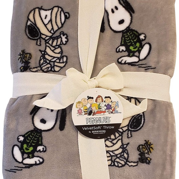 berkshire Other - Peanuts Velvetsoft Throw blanket berkshire Other - Peanuts Velvetsoft Throw blanket